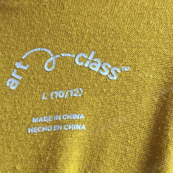 Green art class shirt. - Picture 5 of 5